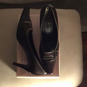 Brown Bandolino mid heel pumps